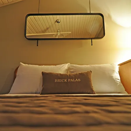 Отель Brickpalas