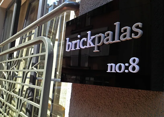 Hotel Brickpalas 2*